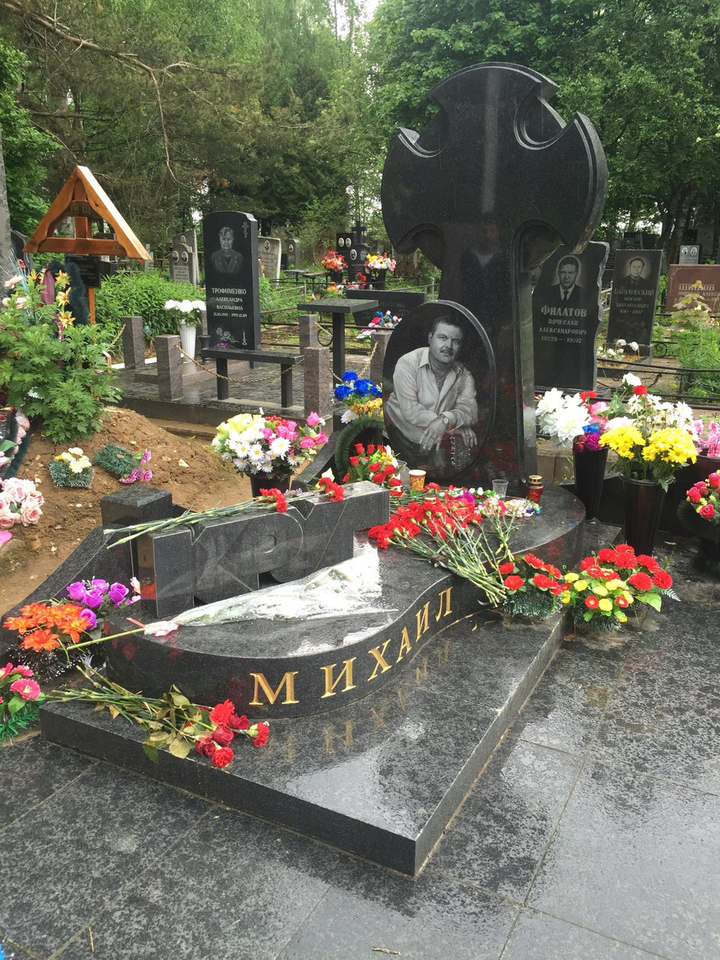 Как узнать на каком кладбище похоронен. Могила Михаила круга. Могила Михаила круга в Твери.