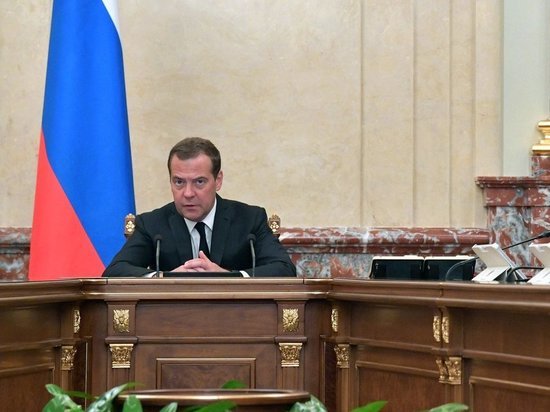 Прибывший в Киргизию Медведев заявил об исчерпании «лимита на революцию» Прибывший в Киргизию Медведев заявил об исчерпании «лимита на революцию»