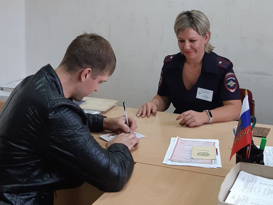 Уроженец Казахстана говорит спасибо полицейским Прикамья за помощь в получении гражданства РФ Уроженец Казахстана говорит спасибо полицейским Прикамья за помощь в получении гражданства РФ