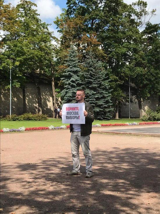 В Пскове прошли пикеты в поддержку митингов в Москве