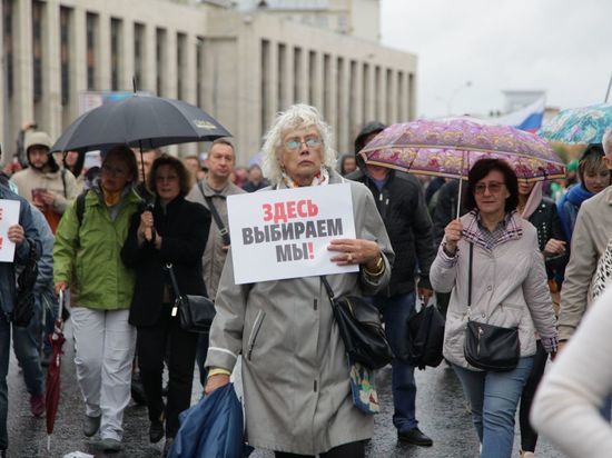 На проспекте Академика Сахарова расцвели тысячи зонтов