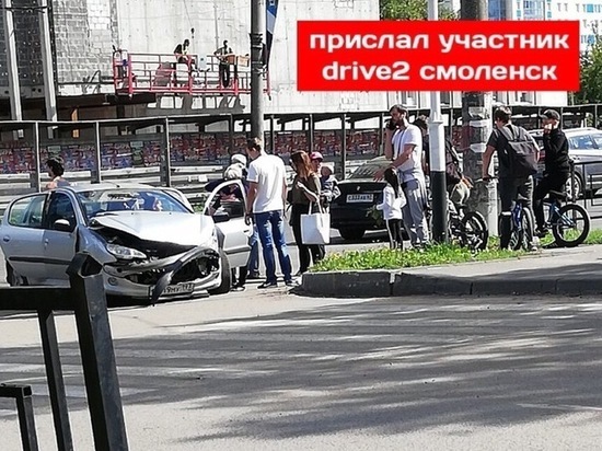 На проспекте Гагарина произошло серьёзное ДТП с участием 2 машин