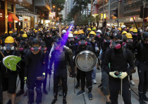 В Гонконге продолжаются протестные акции, а китайские власти обрушиваются с критикой на страны Запада, чье внимание к происходящим в Сянганском административном районе порой приближается к вмешательству во внутренние дела Китая