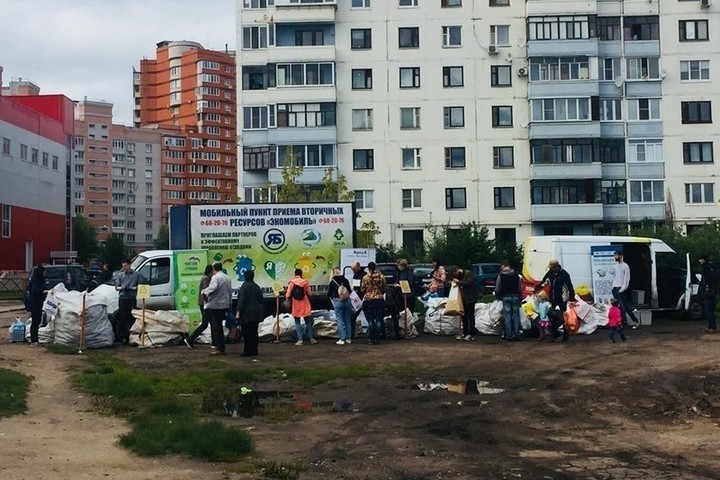 Дзержинск ярославль. Ярославль район Брагино. Мусорки Брагино. Экомобиль Ярославль. Гора мусора в Брагино Ярославль.