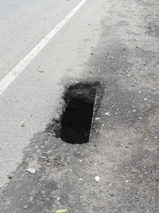 В Ярославле обнаружили очередной провал асфальта на «Безопасной и качественной дороге»