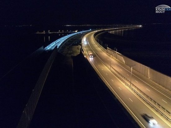Да будет свет: над железнодорожной частью Крымского моста зажгли фонари