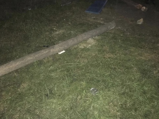 Под Воронежем 11-летнего мальчика придавили качели: ребенок в реанимации Под Воронежем 11-летнего мальчика придавили качели: ребенок в реанимации