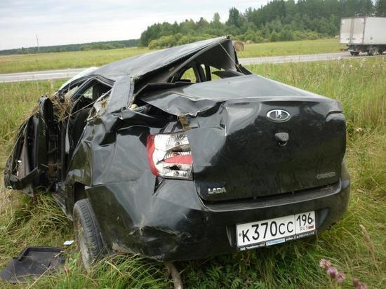 В Свердловской области погиб водитель, перевернувший Ладу Гранту