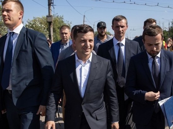 Зеленский решил давать гражданство Украины жертвам «политических преследований» в России