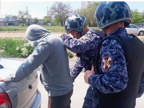 Петербургские подростки из АУЕ избили прохожего за замечание
