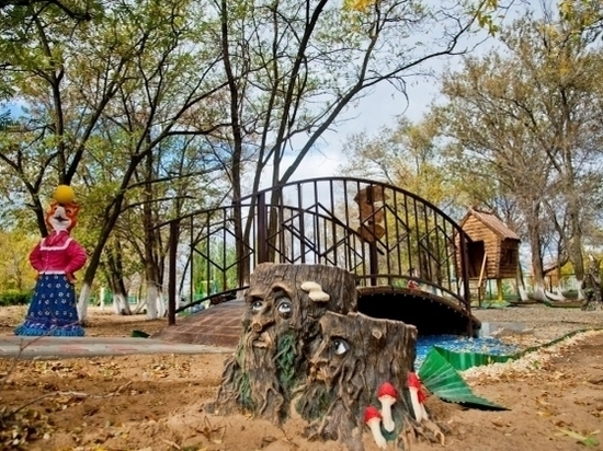 В волгоградском парке «Сказка» обновили игровую площадку для детей