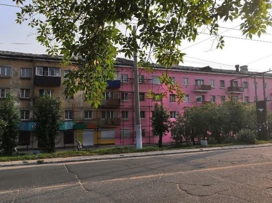 МинЖКХ запустило опрос по поводу розовой многоэтажки в Чите