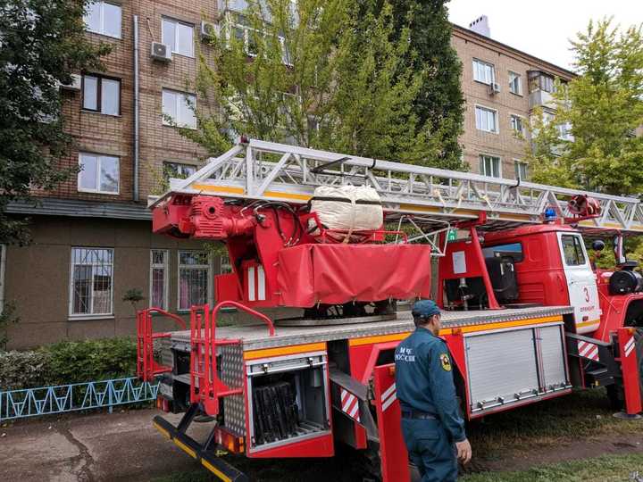 Пожар в пролетарском. Пожар в Адамовке. Пожар на Пролетарском проспекте. Пожар в Оренбурге сейчас на Пролетарской. Пожар в Оренбурге сегодня днём на Пролетарской.