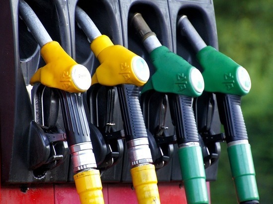 Цены на бензин продолжили расти в Чите