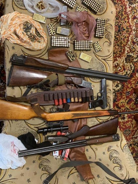 Гранаты, пулеметы, винтовки: в Тверской области задержали торговцев оружием