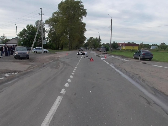 В Тверской области пожилой мотоциклист столкнулся с «американцем»