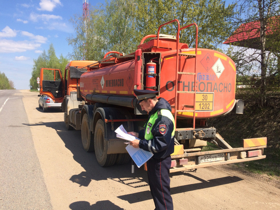 Сотрудники Госавтоинспекции держат под особым контролем перевозку опасных грузов