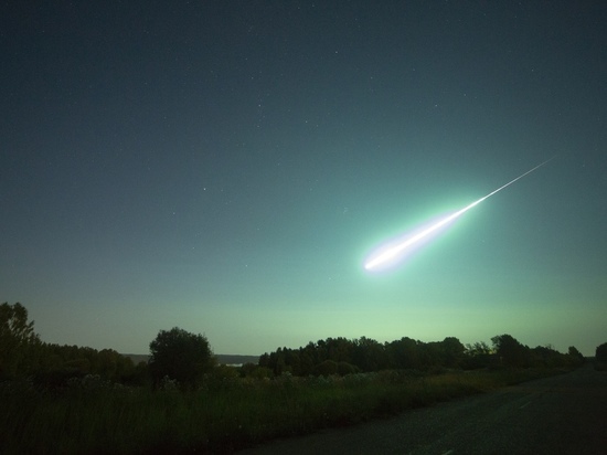 Фотограф снял яркий метеор над Зеленогорском