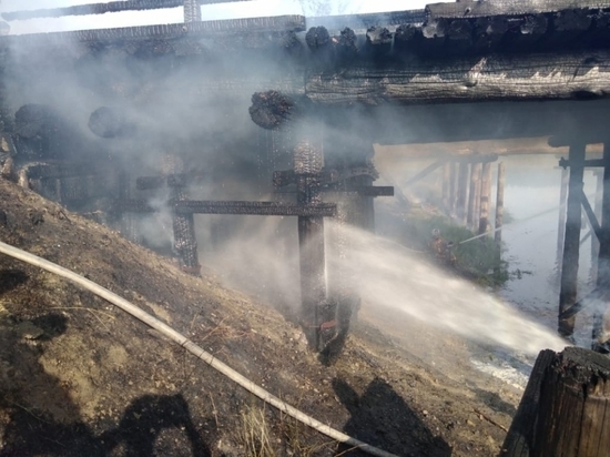 В Свердловской области сгорел мост, обеспечивающий сообщение с четырьмя деревнями