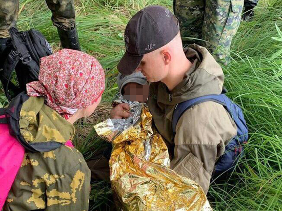 Ребенка из Омской области спустя трое суток нашли по колено в болоте