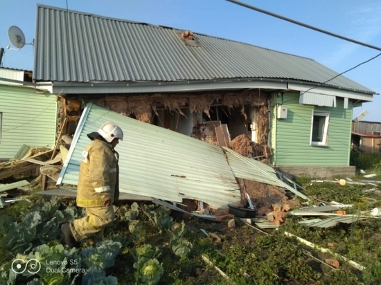 В Свердловской области от взрыва газа разрушился дом