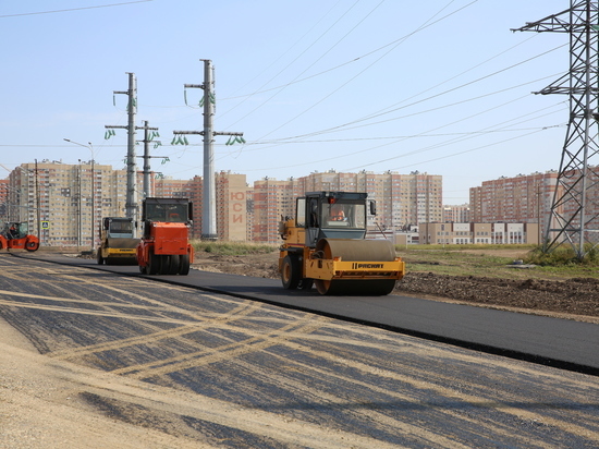 Проспект Российский в Ставрополе асфальтируют перед запуском движения