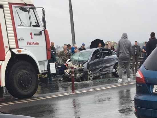 На Солотчинском мосту произошло массовое ДТП, есть пострадавшие