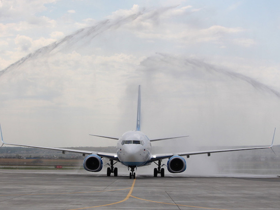 В новом аэропорту Саратова приземлился первый самолет
