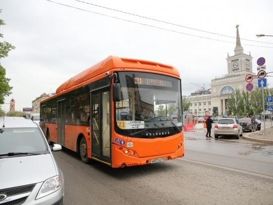 Двухлетний малыш упал во время автобусной поездки в Волгограде