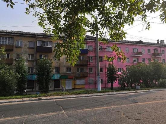 Розовую многоэтажку в Чите не будут перекрашивать