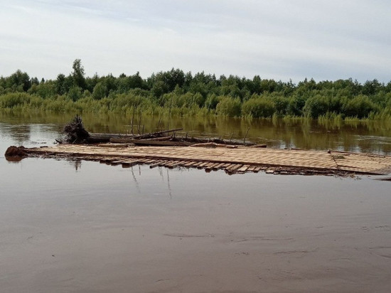 В Кировской области мост уплыл из одного поселка в другой