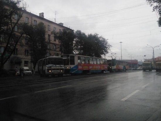 Трамвай и маршрутка не поделили дорогу в Новокузнецке