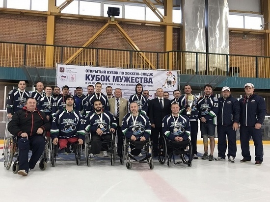 Сборная Югры по следж-хоккею завоевала серебро на московском «Кубке мужества»