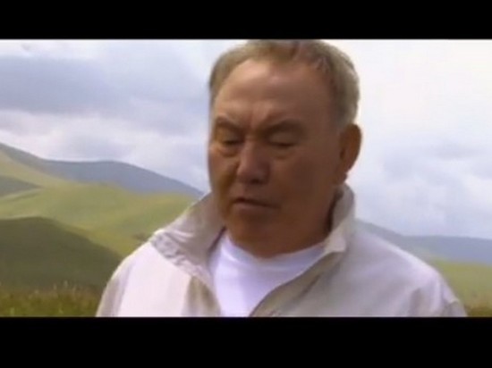 Назарбаев снял клип на собственную песню о казахской земле
