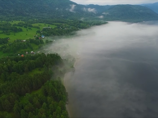 Таинственные туманы Телецкого озера попали на кадры видеосъемки