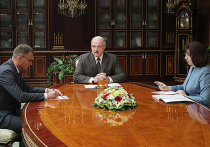 Президент Белоруссии Александр Лукашенко сегодня на совещании по вопросу качества работы правоохранительных органов по выявлению и расследованию преступлений, обрушился с критикой на силовиков, которые допускают фальсификации в ходе расследования