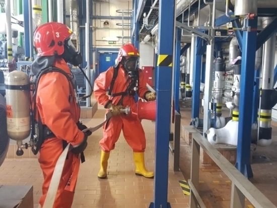Тульские спасатели потренировались устранять выброс аммиака