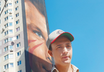 60-метровый портрет легендарного советского космонавта Юрия Гагарина появился на торце обычной подмосковной высотки в городе Одинцове — это самое большое в России, да, наверное, и во всем мире изображение первооткрывателя космоса