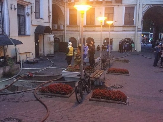 Пожарные эвакуировали 10 человек из кинотеатра «Аврора»