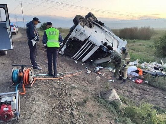 В Бурятии водитель грузовика погиб в ДТП
