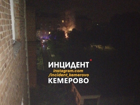 Несколько автомобилей загорелись ночью в Кемерове