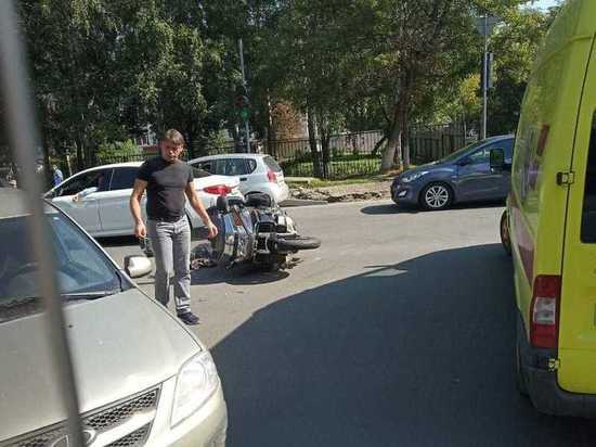 Авария с участием мотоциклиста перекрыла участок тульской улицы