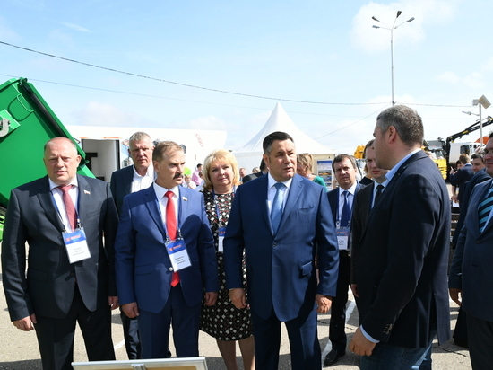 Губернатор Тверской области осмотрел выставку инноваций от тверских производителей