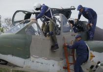 Российских военных летчиков начали переодевать в комбинезоны нового образца