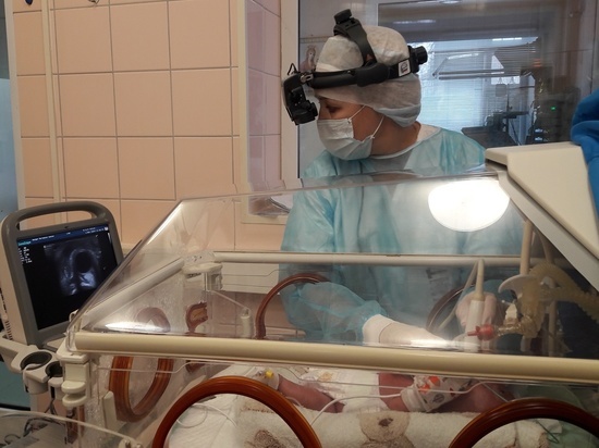 Врачи Сургута спасли зрение недоношенному малышу