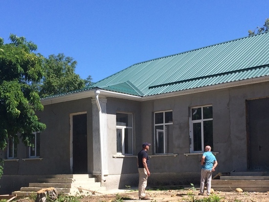 В Крыму ведутся работы по капитальному ремонту пяти домов культуры в Симферопольском, Сакском и Белогорском районах.