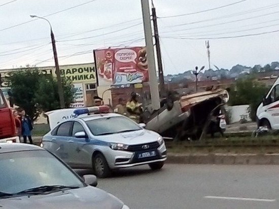 В ДТП в Ижевске пострадал экипаж ДПС и автомобиль ВАЗ