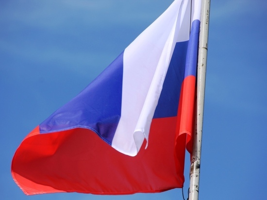 Новый триколор появился над администрацией Забайкалья в День флага РФ
