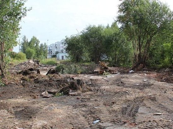 Опасную заброшенную постройку рядом со школой снесли в Берёзовском