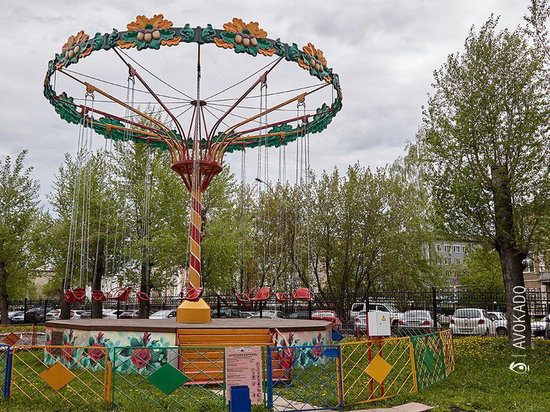 В кузбасском городе заметили мужчину, который приставал к детям в парке